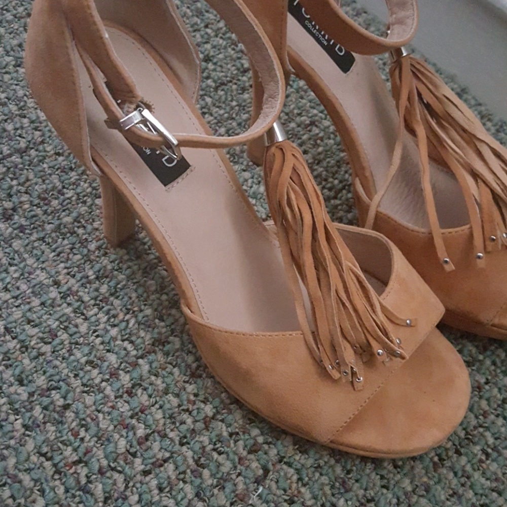 Heels - Picture 4 of 7